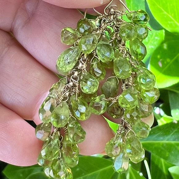 VINTAGE SOLID 14K GOLD FACETED MULTI PERIDOT CLUSTER BUNCH DANGLE DROP EARRINGS - Picture 2 of 16